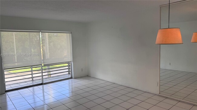 Building Photo - 20201 NE 29th Ct
