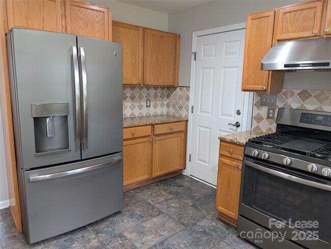 Foto del edificio - 9935 Redbud Tree Ct