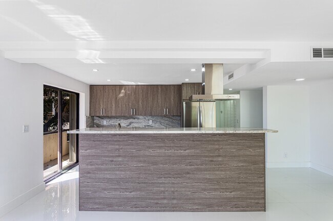 Foto del edificio - 1632 S Bayshore Ct