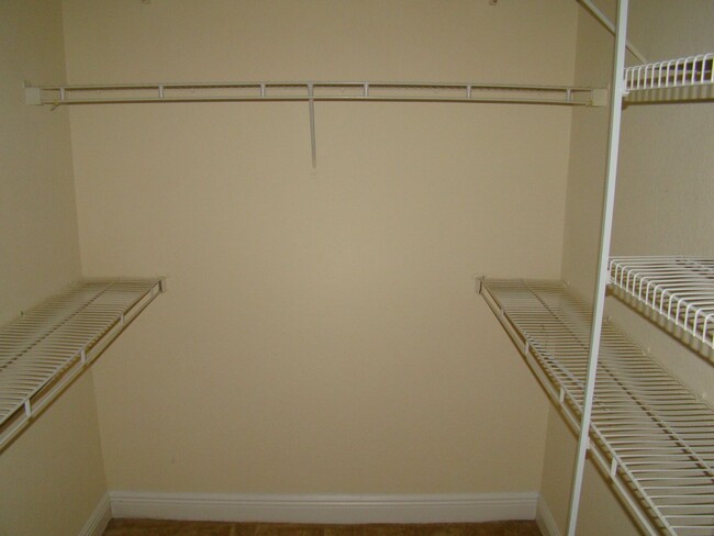 Foto del edificio - Unbeatable Prices in a Prime Location – Le...