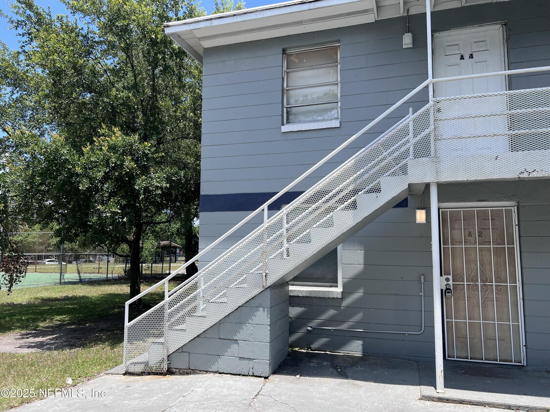 Primary Photo - 232 Chelsea St