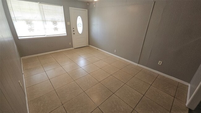 Building Photo - 10806 Safeguard St