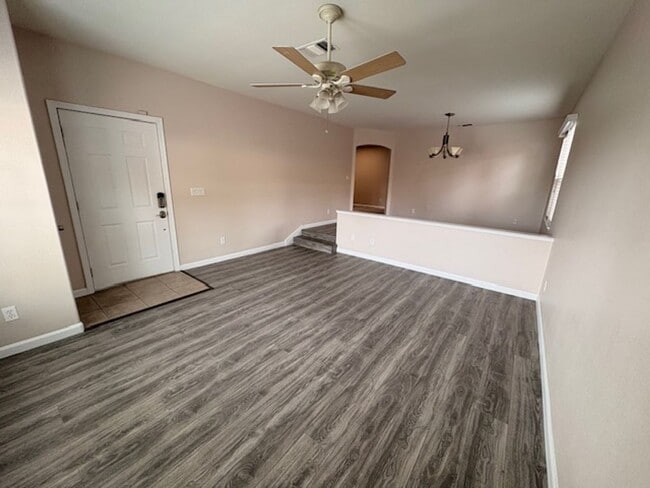 Building Photo - San Leandro Remodeled 3 bed, 2 bath Cul-de-Sac, Dogs OK,