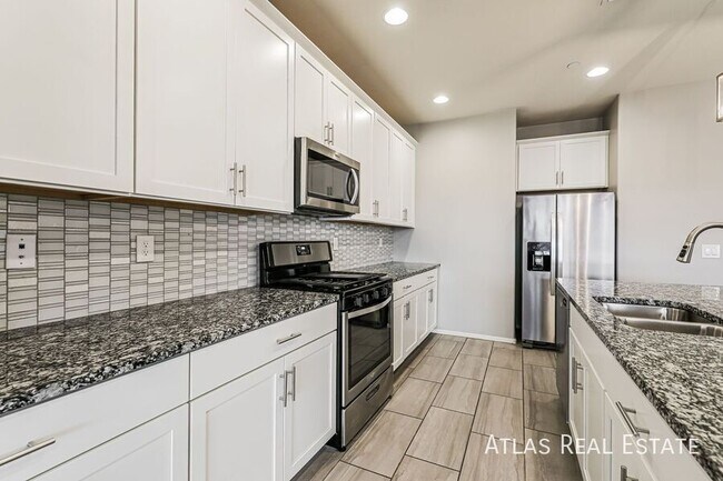 Building Photo - 13046 N Murray Dr