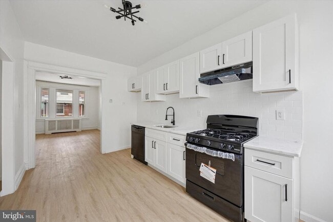 Foto del edificio - 110 N Sickels St