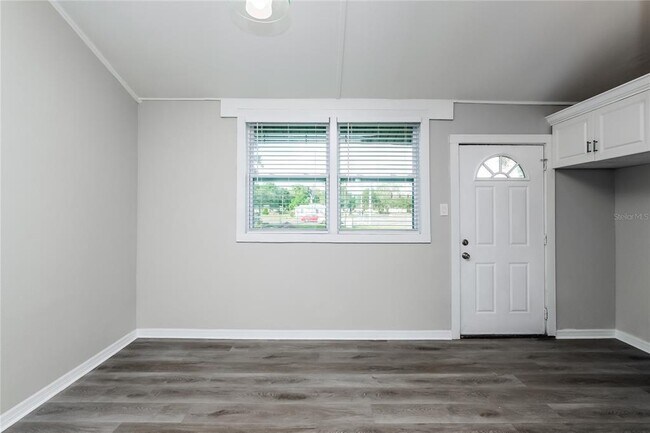 Foto del edificio - 4007 E Osborne Ave