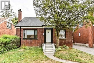 Building Photo - 19 Plaxton Dr