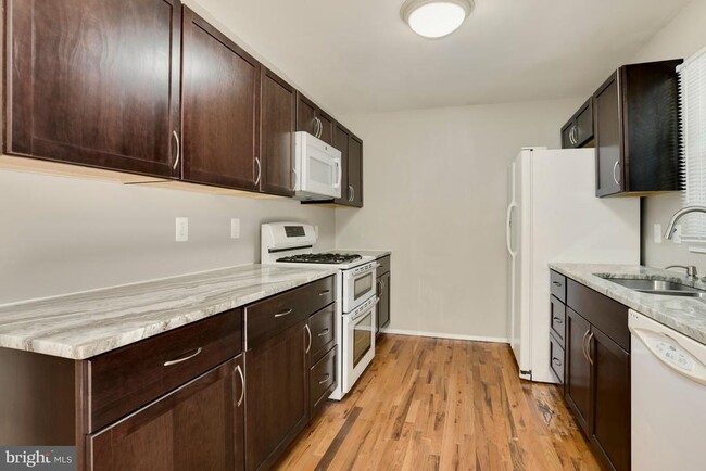 Building Photo - 14750 Dodson Dr
