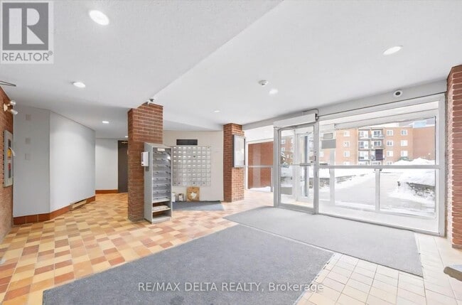 Building Photo - 2044 Arrowsmith Dr