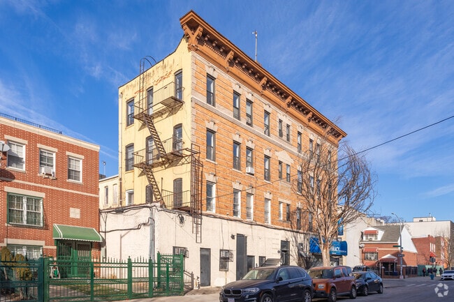 Building Photo - 181 Macdougal St