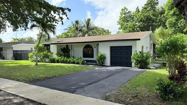 Foto del edificio - 460 NW 90th St