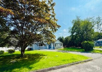 Building Photo - 10 Meadowpark Ave W