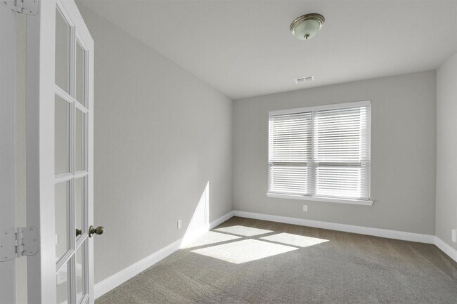 Foto del edificio - Coming Soon! Where Style, Space and Comfort Meet in Chisholm Trail!