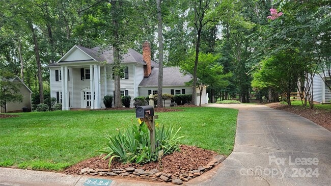 Building Photo - 9424 Whitethorn Dr