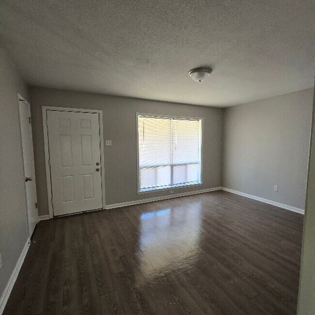 Building Photo - 3886 Edenburg Dr