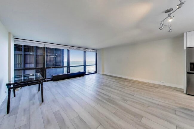 Foto del edificio - 900 N Lake Shore Dr