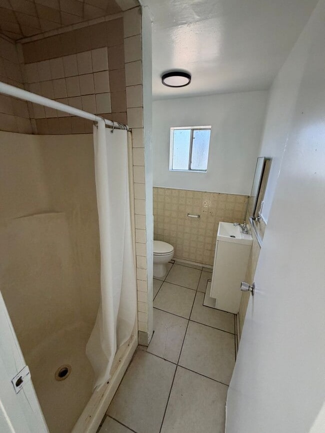 Building Photo - one-bedroom house in Delano - Schedule your tour now!