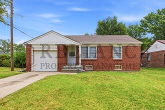 Building Photo - 374 N Hillcrest St