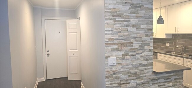 Building Photo - 930 Perrie Dr