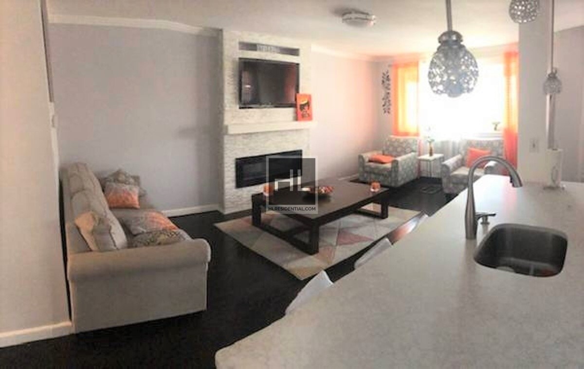 Foto principal - 1057 E 57th St