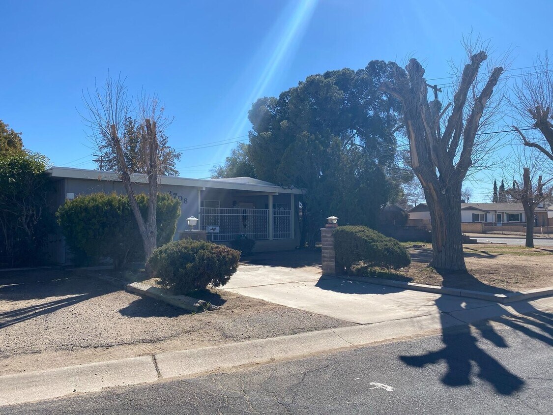 Foto principal - Spacious 2 Bedroom / 2 Bath
