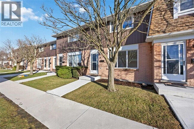 Photo du bâtiment - 82 Finch Dr