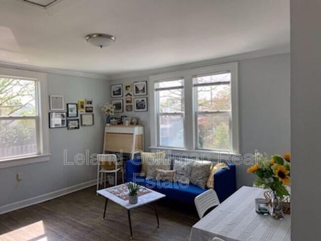 Foto del edificio - 4872 Shore Dr
