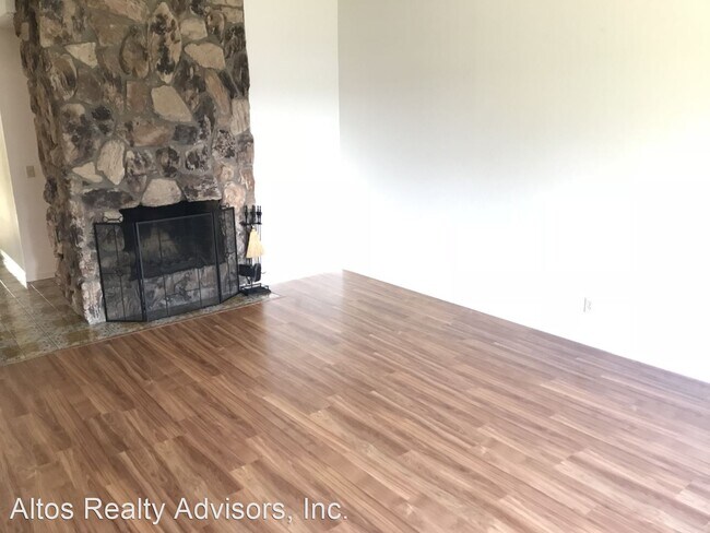 Building Photo - 3 br, 2 bath House - 1009 Lupine Drive