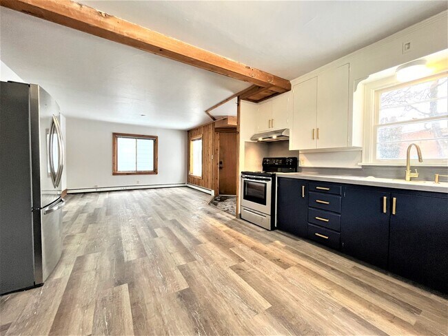 Foto del edificio - Newly Renovated 3 Bed, 2 Bath With Amazing...