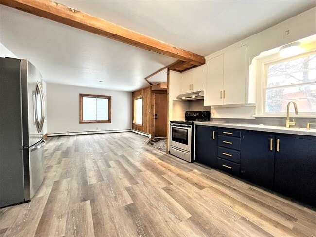 Building Photo - Newly Renovated 3 Bed, 2 Bath With Amazing...