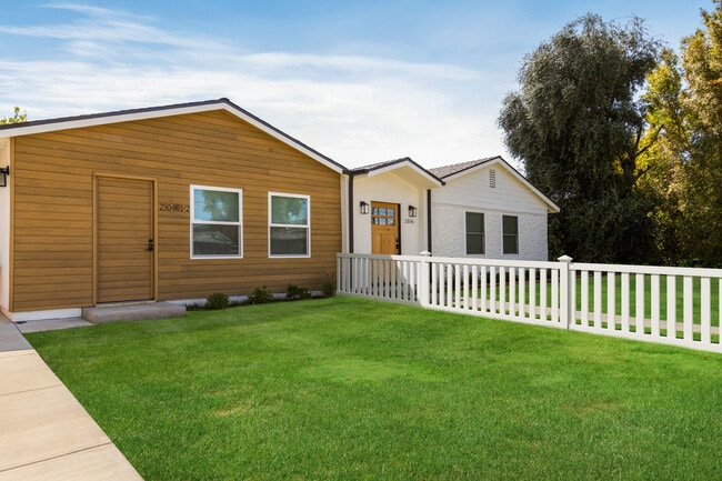 Building Photo - 23046 Saticoy St