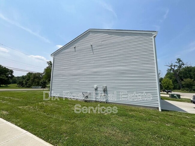 Building Photo - 432 W Kemper Rd