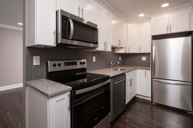 Interior Photo - Regency Manor: In-Unit Washer & Dryer, Col...