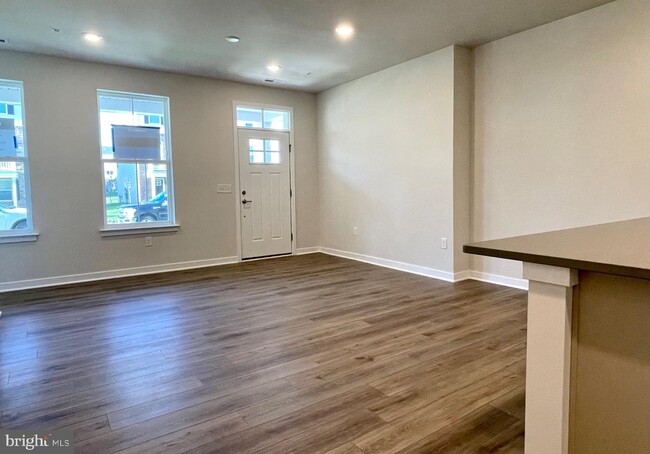 Building Photo - 4736 Franklin Cir