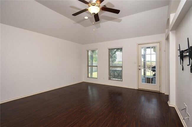 Foto del edificio - 5276 Sagewood Dr
