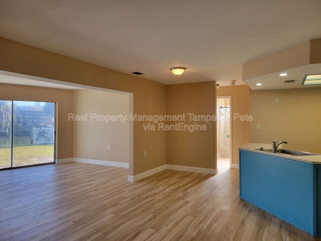 Foto del edificio - 1985 Cove Dr