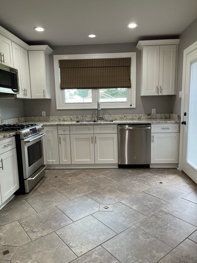 Kitchen - 607 Bellanger St