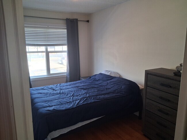 Photo du bâtiment - Modern 2-Bedroom Condo with Underground Parking in Prime Calgary Location