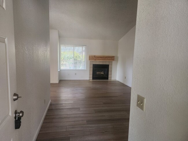 Building Photo - Corner Lot 3 Bedroom/2 Bathroom Home Avail...
