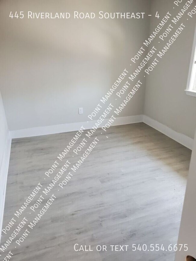 Foto del edificio - 445 Riverland Rd SE