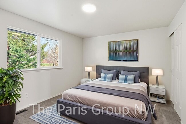 Building Photo - Spectacular Spacious 5BR Home in Sultan * Great Location * New Paint/Flooring/Appliances +++