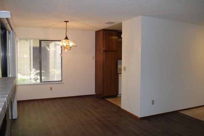 Foto del edificio - Downstairs 2 Bedroom, 1 Bathroom Hercules ...