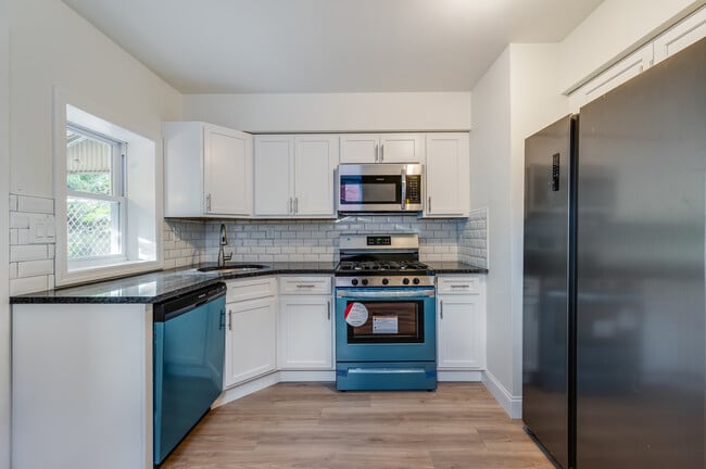 Kitchen - 12 N Lindenwood St