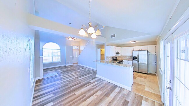 Building Photo - 4001 SW Rolling Hills Dr