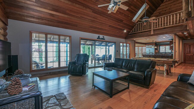 Building Photo - 424 Highland Dr