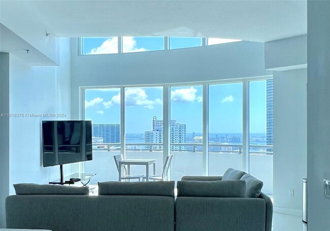 Foto del edificio - 60 SW 13th St