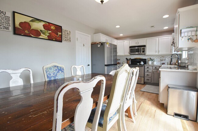 Foto del edificio - Pet Friendly Four Bedroom with Basement!