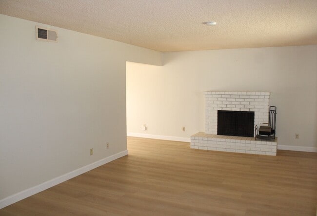 Building Photo - 6351 Chapel View Ln