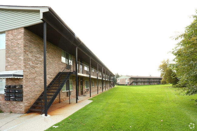 Building Photo - Emerald Apartments