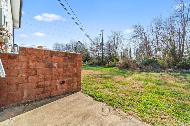 Building Photo - 1231 State Line Rd